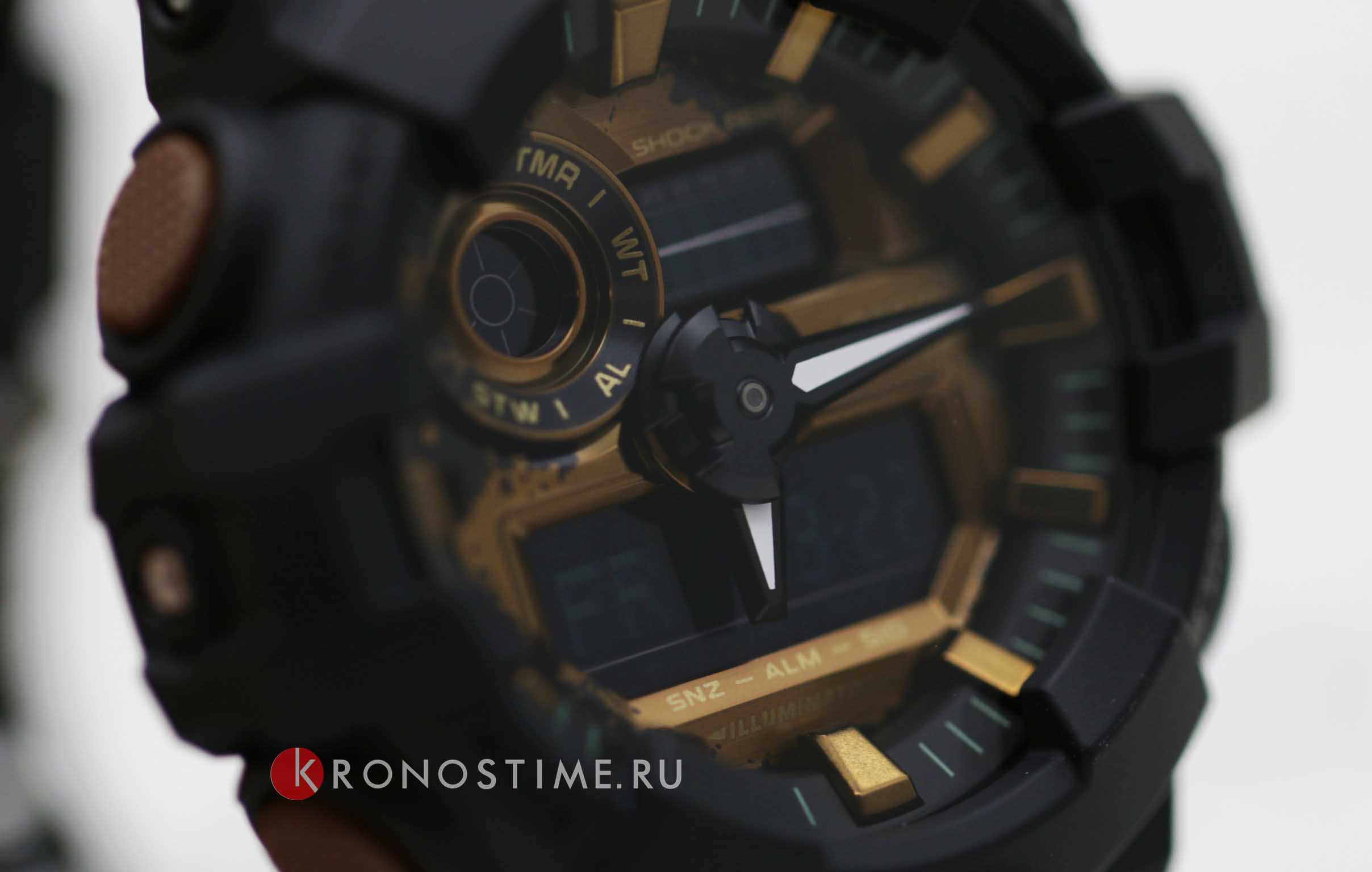 Casio Casio G-Shock GA-700RC-1ADR (GA-700RC-1A) мужские часы  циферблат на запястье